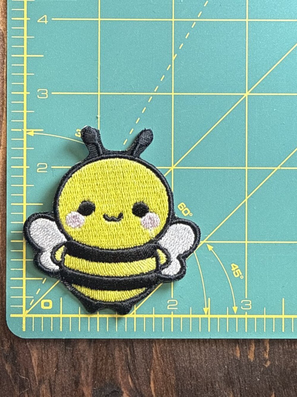 ✨3/$20✨Bumblebee Embroidered Patch - Picture 2 of 3